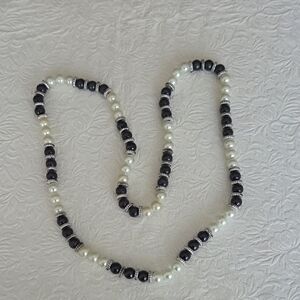 NWOT Elegant Black and White Pearls Beaded Necklace